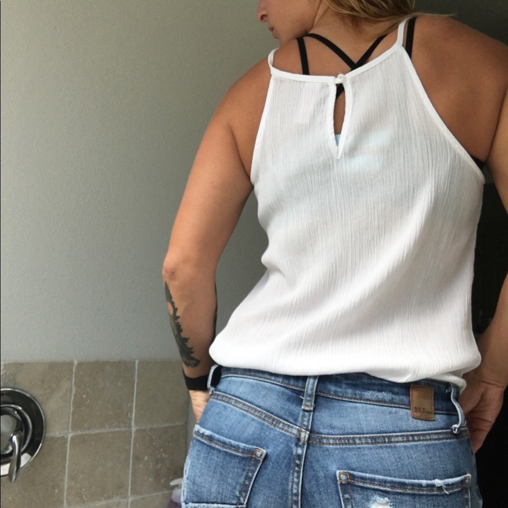 White tank - Picture 2 of 4